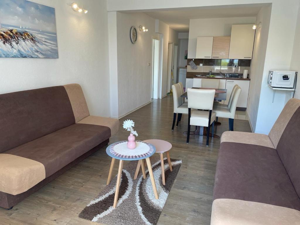 Nemira Beach Apartments Omiš Eksteriør bilde