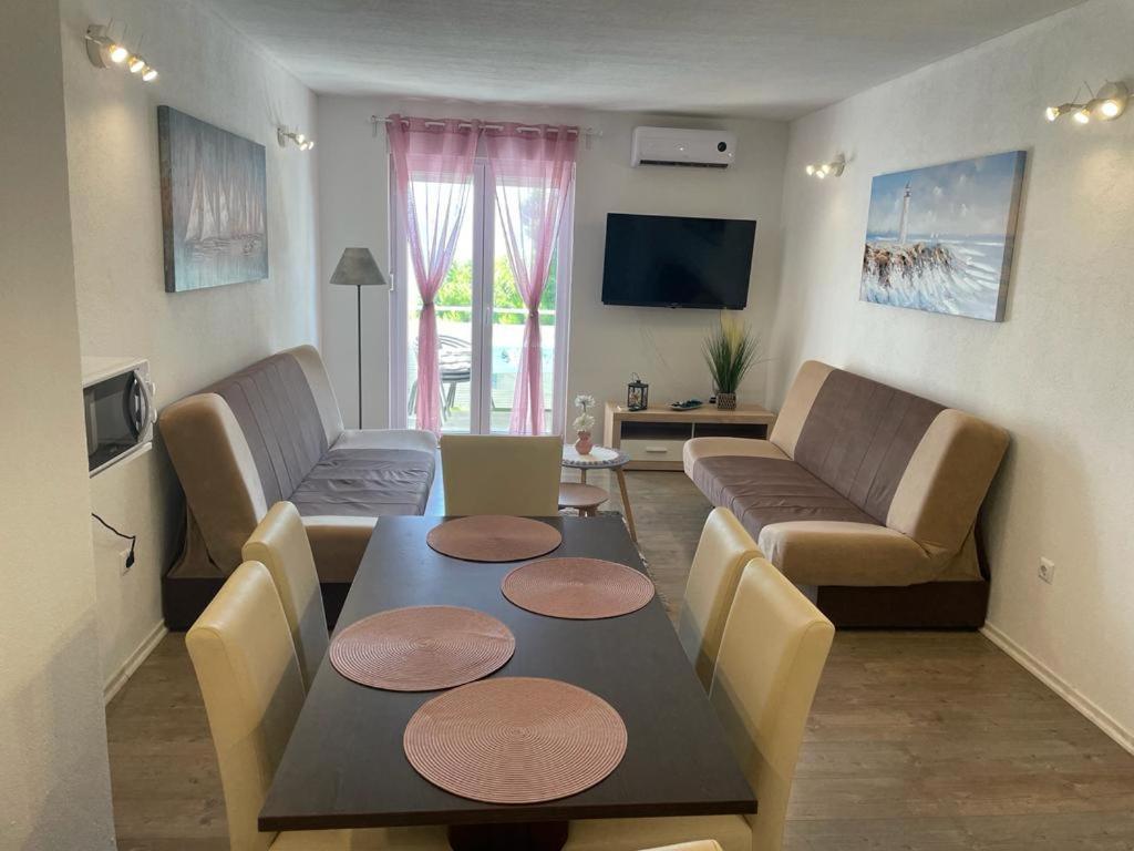 Nemira Beach Apartments Omiš Eksteriør bilde